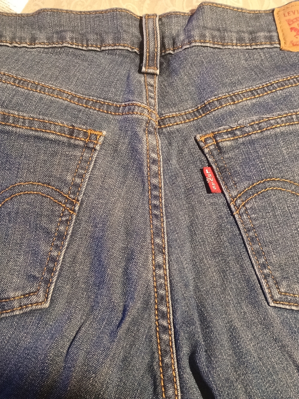 Levi's Men's Relaxed Blue Denim Jeans with Red Tab